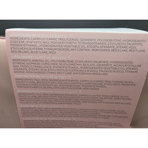 FAO Schwarz Ultimate Makeup Kit 30-Piece Set Includes Lipsticks Eyeshadows Blush - Picture 7 of 8